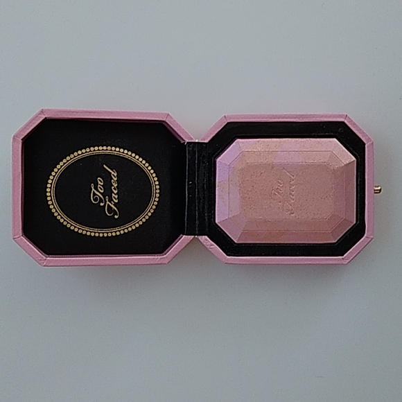 TOO FACED fancy pink diamond highlighter